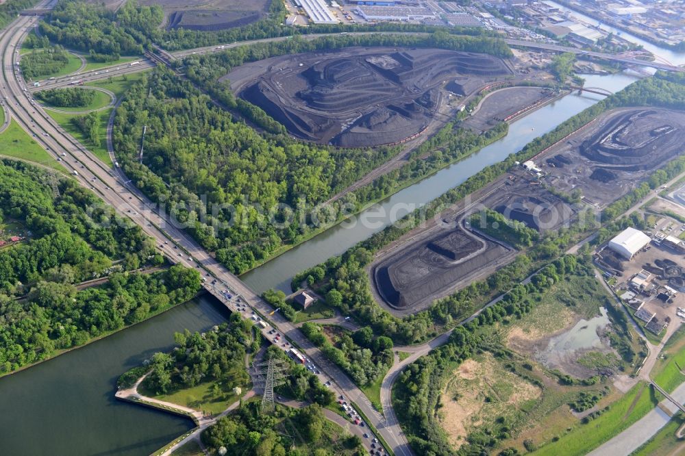 Aerial image Essen - View from northeast to southwest across the Rhine-Herne Canal at the Gladbecker Strassen-Bridge in Essen in North Rhine-Westphalia