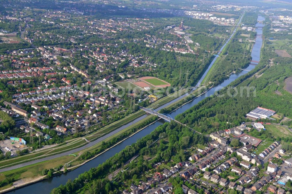 Aerial photograph Essen - View from west to east along the Rhine-Herne Canal with the Zweigert-Bridge in Essen in North Rhine-Westphalia