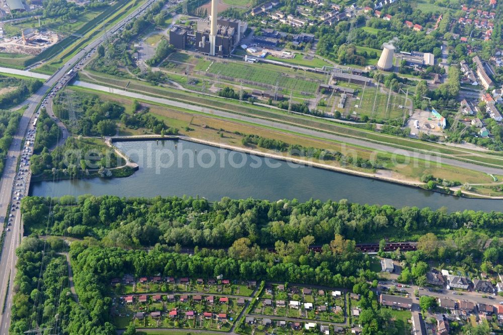 Essen from above - View from south to north across the Rhine-Herne Canal at the Gladbecker Strassen-Bridge in Essen in North Rhine-Westphalia