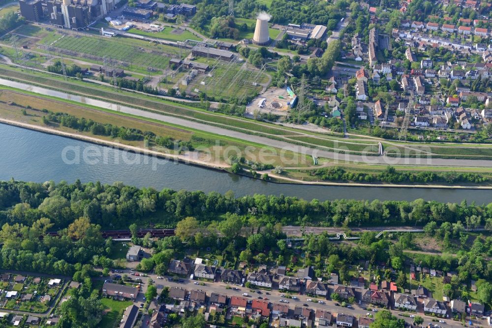 Essen from the bird's eye view: View from south to north across the Rhine-Herne Canal in Essen in North Rhine-Westphalia