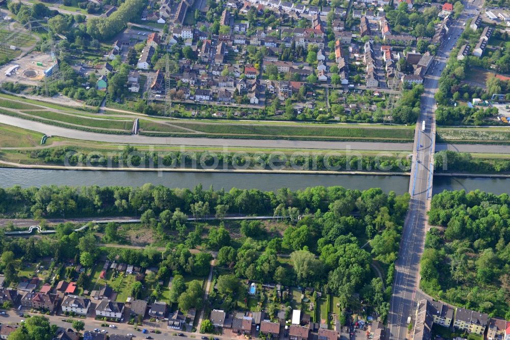 Aerial image Essen - View from south to north across the Rhine-Herne Canal at the Zweigert-Bridge in Essen in North Rhine-Westphalia