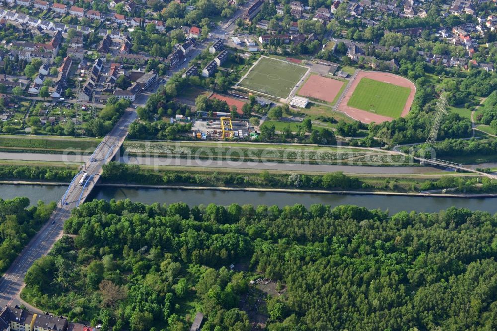 Aerial photograph Essen - View from south to north across the Rhine-Herne Canal at the Zweigert-Bridge in Essen in North Rhine-Westphalia