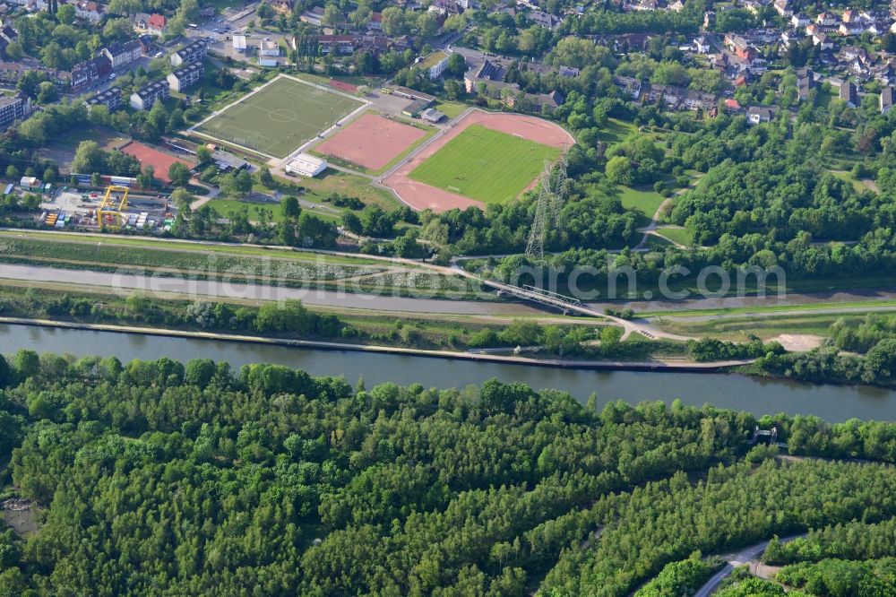 Aerial image Essen - View from south to north across the Rhine-Herne Canal in Essen in North Rhine-Westphalia