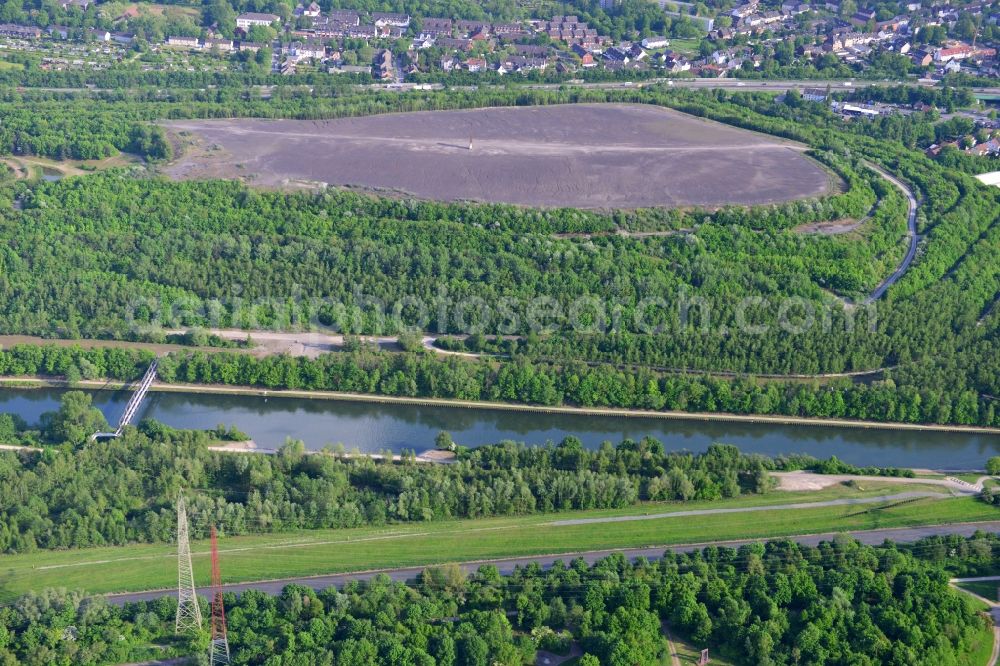 Aerial photograph Essen - View from north to south across the Rhine-Herne Canal in Essen in North Rhine-Westphalia