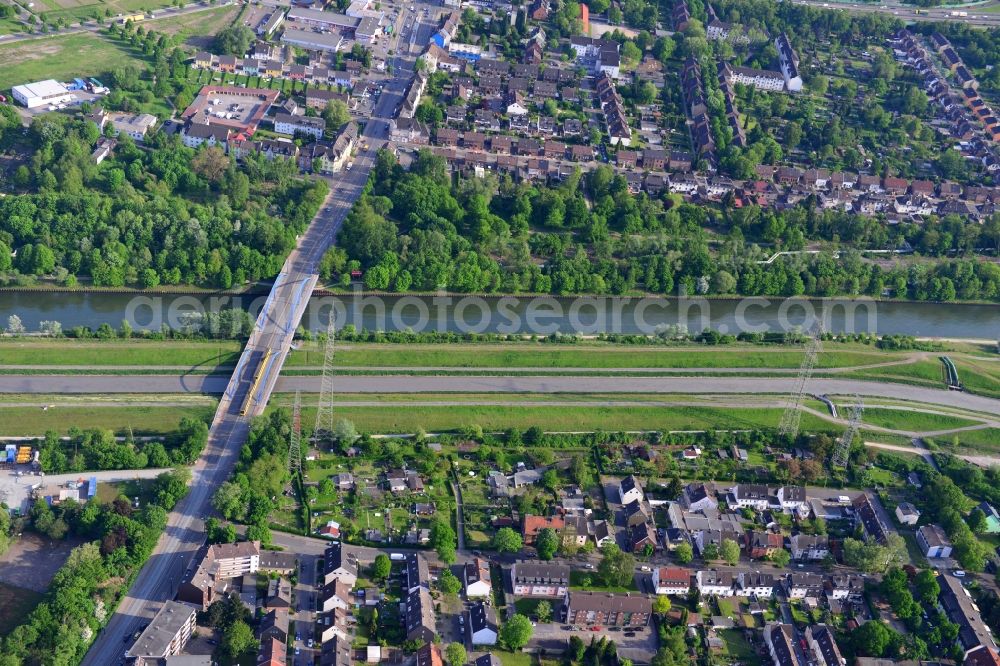 Essen from the bird's eye view: View from north to south across the Rhine-Herne Canal at the Zweigert-Bridge in Essen in North Rhine-Westphalia