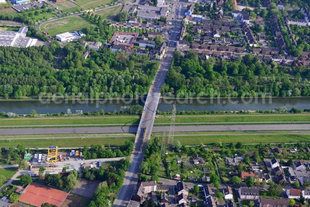 Aerial image Essen - View from north to south across the Rhine-Herne Canal at the Zweigert-Bridge in Essen in North Rhine-Westphalia