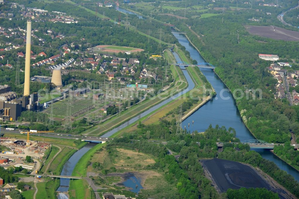 Aerial image Essen - View from west to east along the Emscher river and the Rhine-Herne Canal in Essen in North Rhine-Westphalia