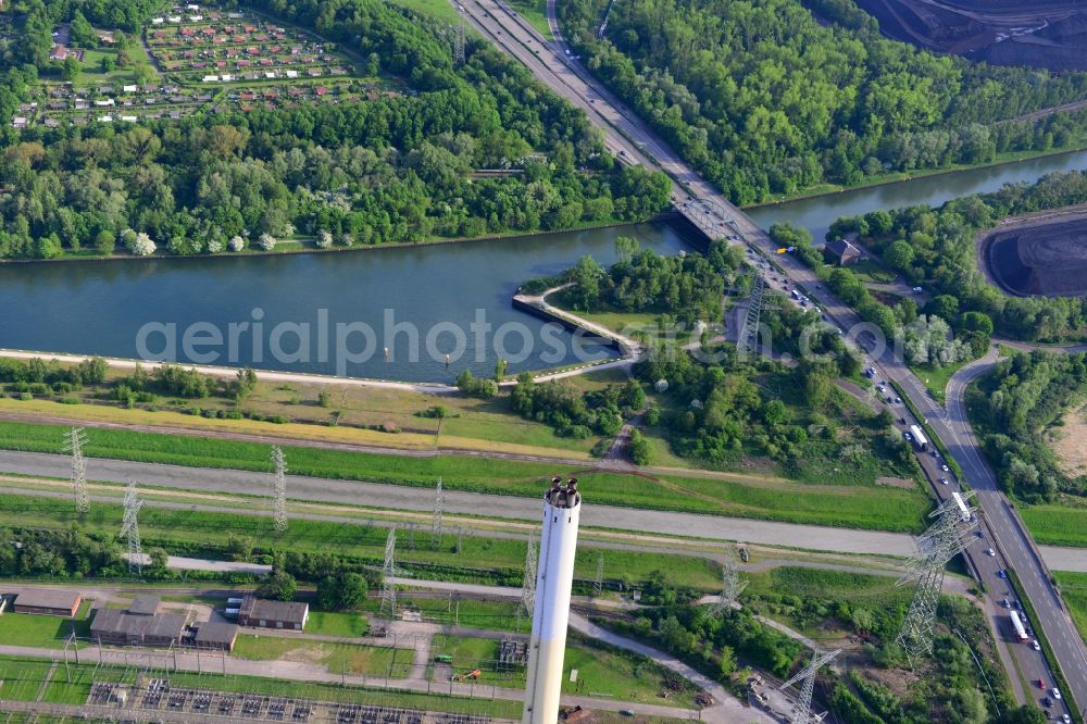 Aerial photograph Essen - View from north to south across the Rhine-Herne Canal at the Gladbecker Strassen-Bridge in Essen in North Rhine-Westphalia