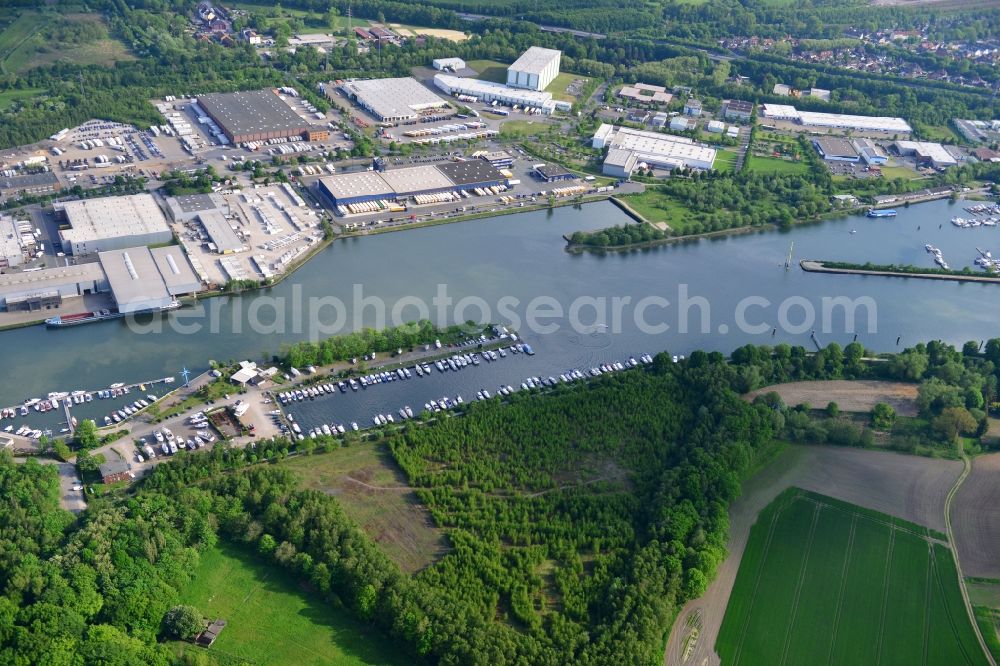 Herne from the bird's eye view: View from north to south across the Rhine-Herne Canal at the industrial park Frederick the Great in Herne in North Rhine-Westphalia