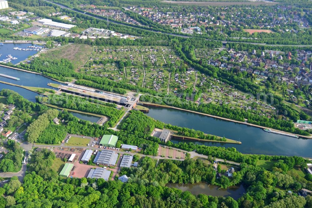 Aerial photograph Herne - View from north to south across the Rhine-Herne Canal at the lock Herne-Ost in Herne in North Rhine-Westphalia