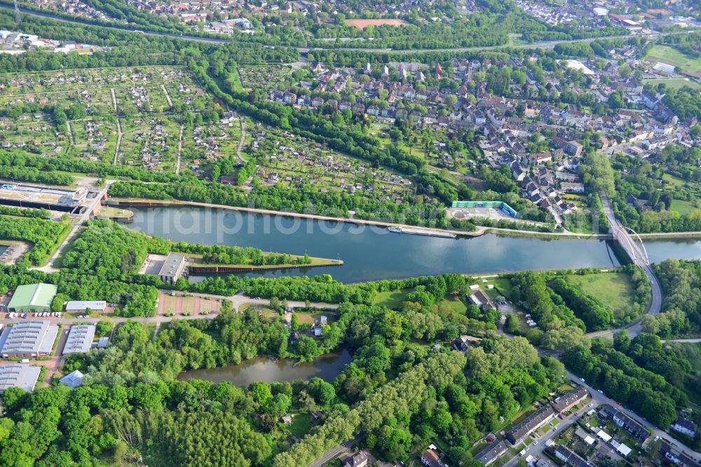 Aerial image Herne - View from north to south across the Rhine-Herne Canal at the Ludwigstrassen-Bridge in Herne in North Rhine-Westphalia