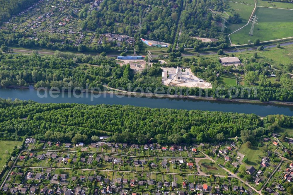 Herne from the bird's eye view: View from south to north across the Rhine-Herne Canal in Herne in North Rhine-Westphalia