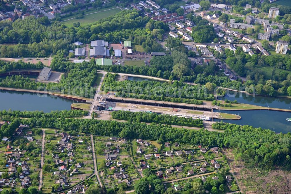 Aerial photograph Herne - View from south to north across the Rhine-Herne Canal at the lock Herne-Ost in Herne in North Rhine-Westphalia