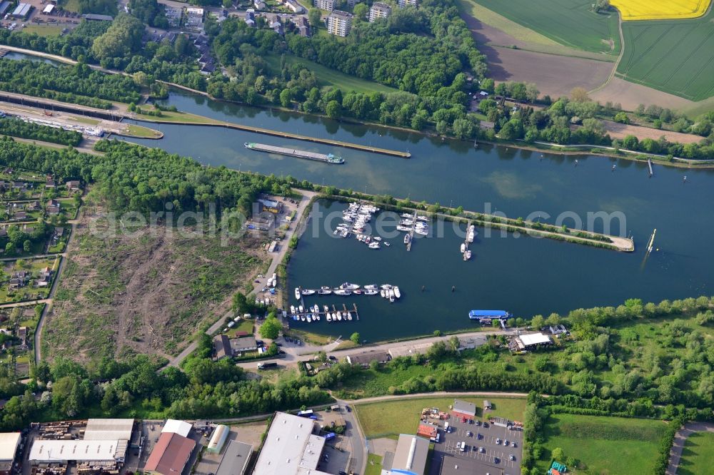 Aerial photograph Herne - View from south to north across the Rhine-Herne Canal at the lock Herne-Ost in Herne in North Rhine-Westphalia