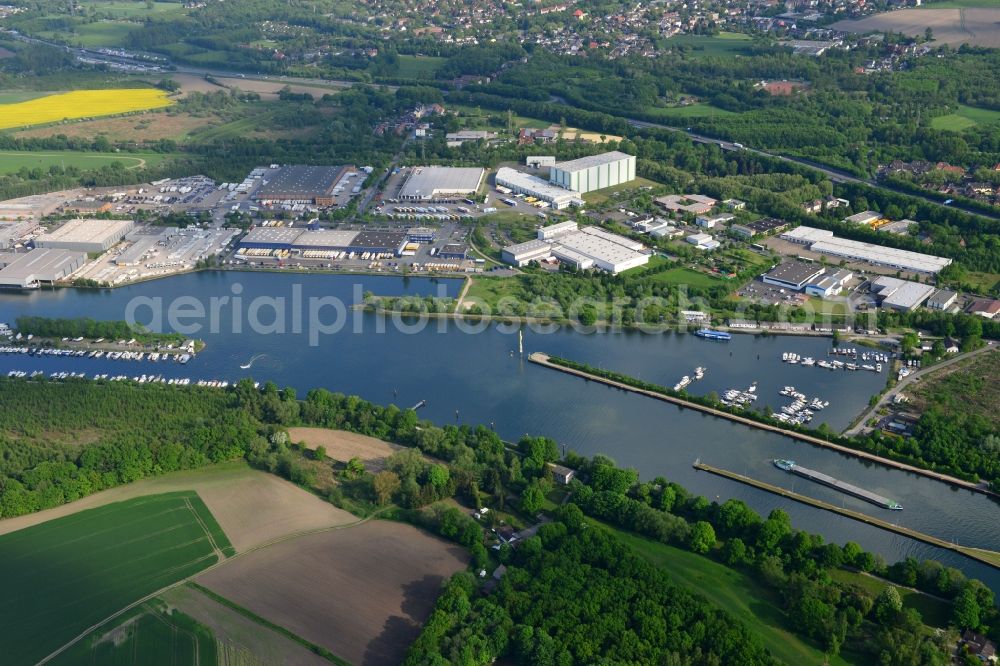 Herne from above - View from south to north across the Rhine-Herne Canal at the lock Herne-Ost in Herne in North Rhine-Westphalia