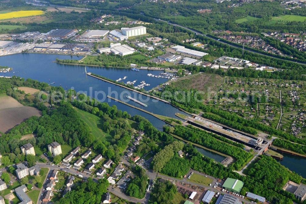 Aerial image Herne - View from northwest to southeast across the Rhine-Herne Canal at the lock Herne-Ost in Herne in North Rhine-Westphalia