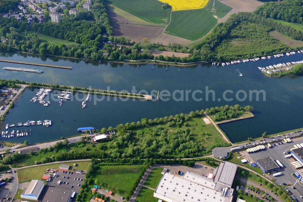 Aerial photograph Herne - View from south to north across the Rhine-Herne Canal at the industrial park Frederick the Great in Herne in North Rhine-Westphalia