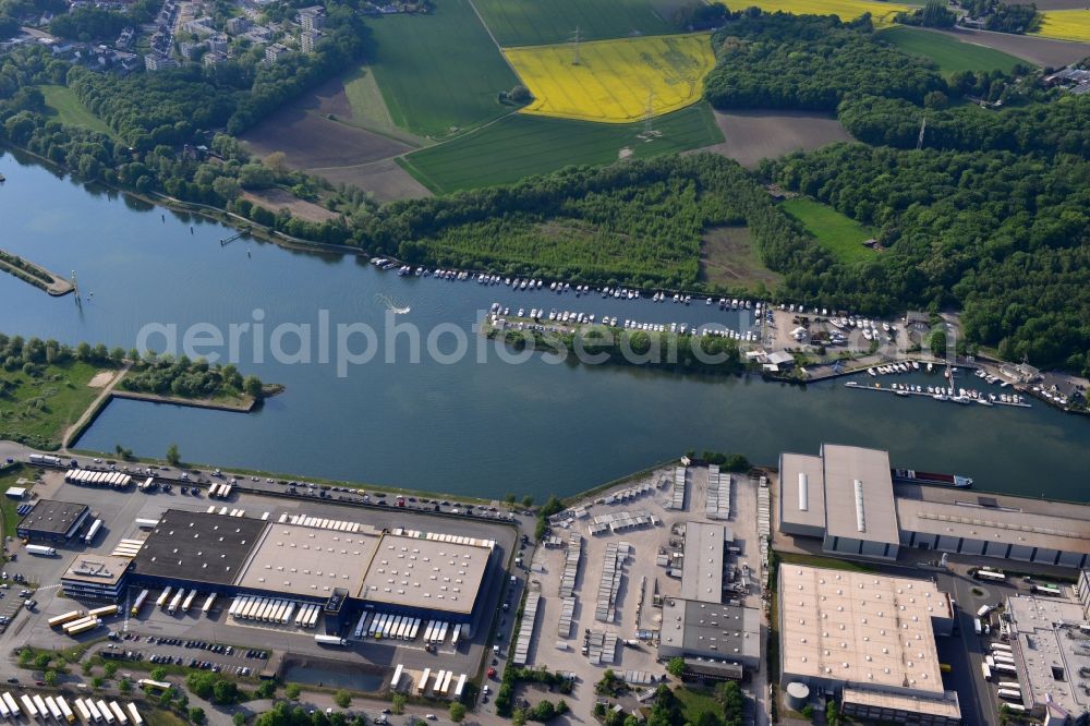 Herne from the bird's eye view: View from south to north across the Rhine-Herne Canal at the industrial park Frederick the Great in Herne in North Rhine-Westphalia