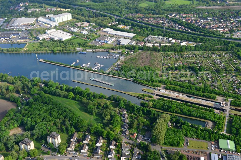 Aerial image Herne - View from northwest to southeast across the Rhine-Herne Canal at the lock Herne-Ost in Herne in North Rhine-Westphalia