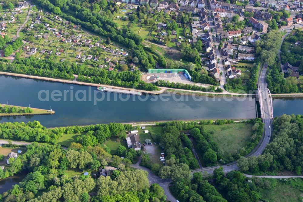 Aerial photograph Herne - View from south to north across Rhine-Herne Canal at the Ludwigstrassen-Bridge in Herne in North Rhine-Westphalia