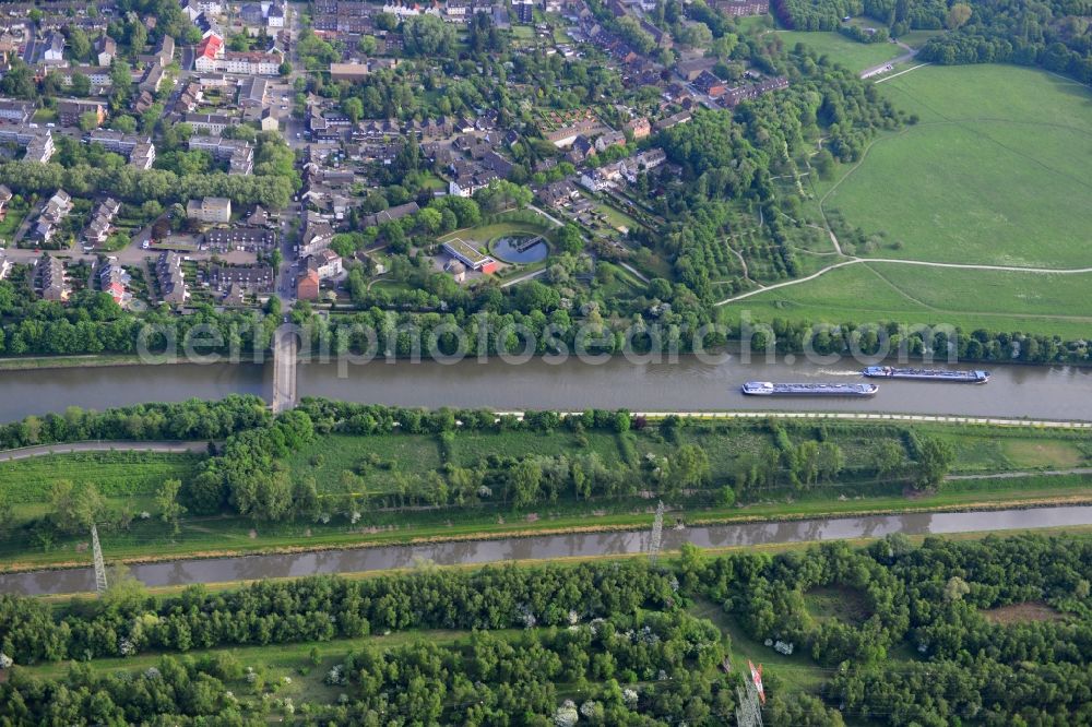 Oberhausen from above - View from north to south across the Rhine-Herne Canal with the Einbleckstrassen-Bridge and the sewage treatment plant Klaer-Park Laeppkes Muehlenbach in Oberhausen in North Rhine-Westphalia