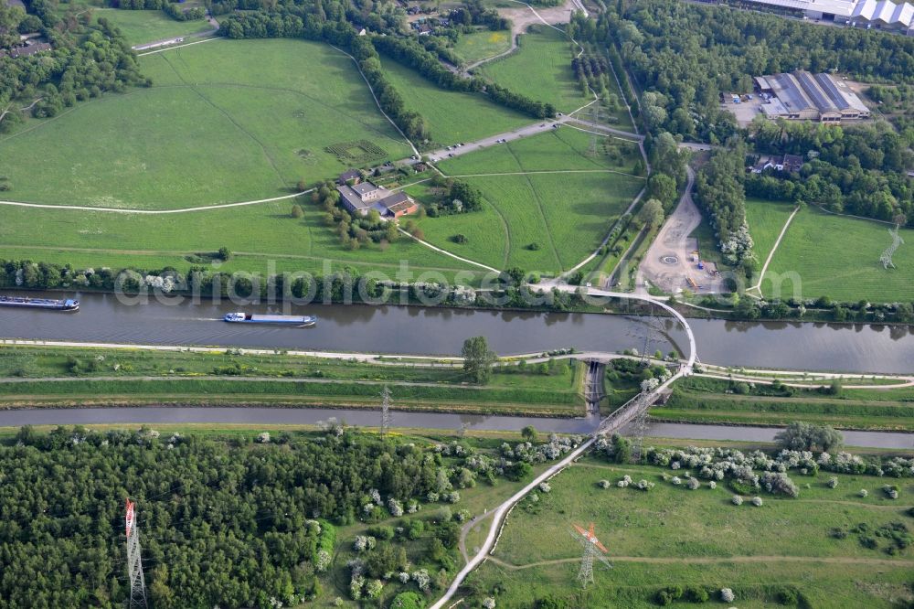 Aerial photograph Oberhausen - View from north to south across the Rhine-Herne Canal with a foot- and bisycle bridge, the Ripshorst bridge, in Oberhausen in North Rhine-Westphalia