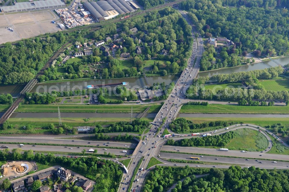 Aerial photograph Oberhausen - View from north to south across the Rhine-Herne Canal at the Sterkrader Strassen-Bridge B 223 in Oberhausen in North Rhine-Westphalia