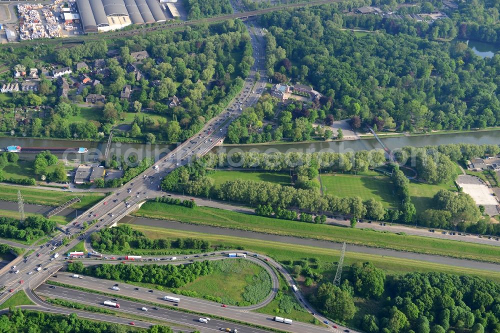 Oberhausen from above - View from north to south across the Rhine-Herne Canal at the Sterkrader Strassen-Bridge B 223 in Oberhausen in North Rhine-Westphalia