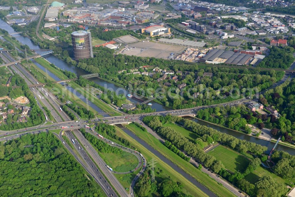 Aerial image Oberhausen - View from west to east across the Rhine-Herne Canal with bridges and the Gasometer in Oberhausen in North Rhine-Westphalia