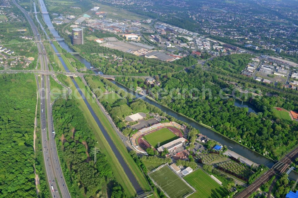 Oberhausen from the bird's eye view: View from east to west across the Rhine-Herne Canal at the Stadium Niederrhein in Oberhausen in North Rhine-Westphalia