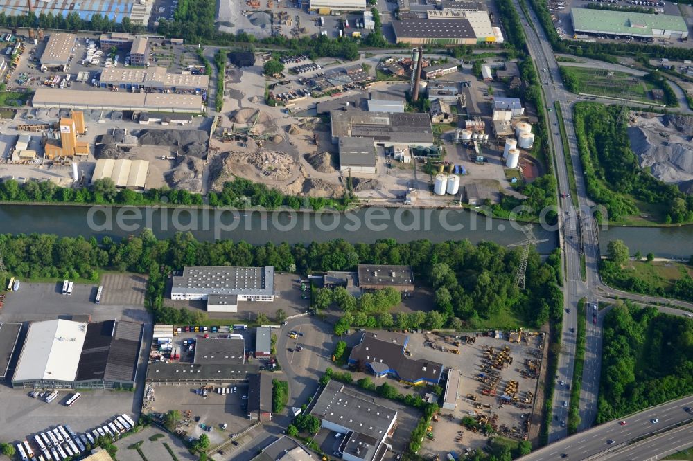 Oberhausen from above - View from north to south across the Rhine-Herne Canal at the Buschhausener Strassen-Bridge in Oberhausen in North Rhine-Westphalia