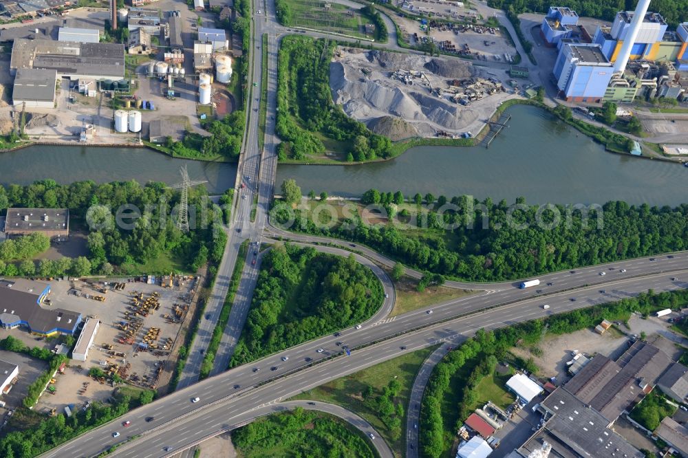 Aerial image Oberhausen - View from north to south across the Rhine-Herne Canal at the Buschhausener Strassen-Bridge in Oberhausen in North Rhine-Westphalia