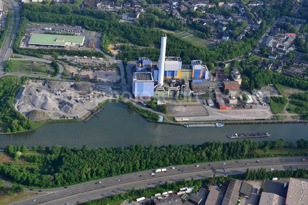 Oberhausen from above - View from north to south across the Rhine-Herne Canal and a incinerating plant in Oberhausen in North Rhine-Westphalia