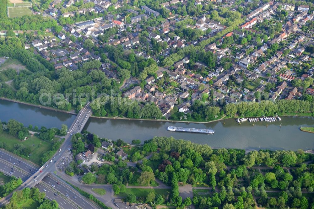 Oberhausen from above - View from north nach south across the Rhine-Herne Canal at the Ulmenstrassen bridge A 3 in Oberhausen in North Rhine-Westphalia