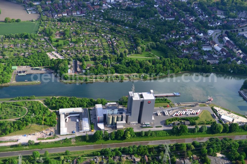 Recklinghausen from above - View from north to south across the Rhine-Herne Canal in Recklinghausen at the Stadthafen Recklinghausen in North Rhine-Westphalia