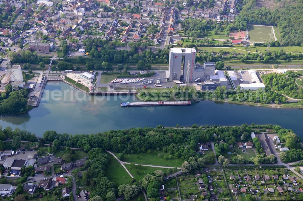 Aerial photograph Recklinghausen - View from south to north along the Rhine-Herne Canal in Recklinghausen at the Stadthafen Recklinghausen in North Rhine-Westphalia