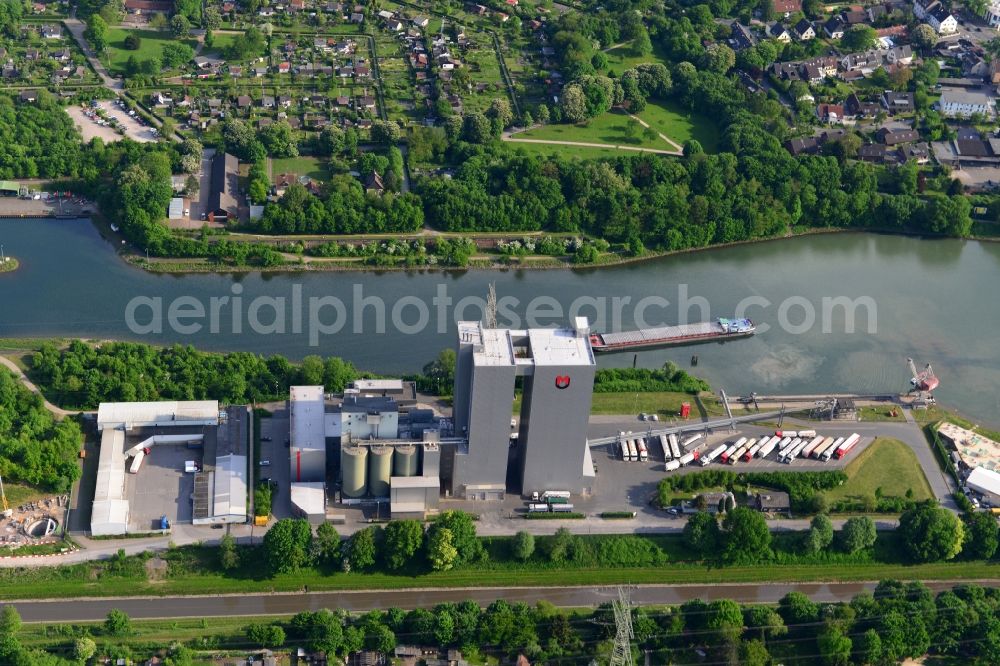 Aerial photograph Recklinghausen - View from north to south along the Rhine-Herne Canal in Recklinghausen at the Stadthafen Recklinghausen in North Rhine-Westphalia