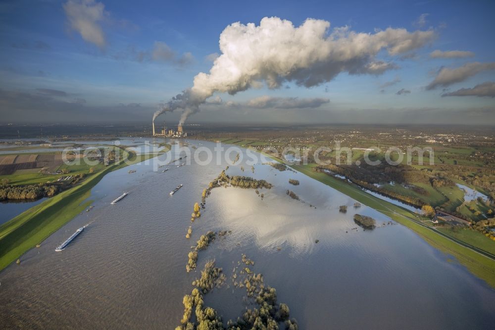 Duisburg from above - Rhine with the STEAG power plant Voerde with smoke and mirror on the Rhine water in Duisburg-Walsum in the Ruhr area in North Rhine-Westphalia