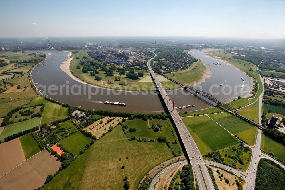 Aerial photograph Duisburg - View of the river Rhine in Duisburg in the state North Rhine-Westphalia