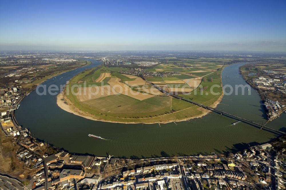 Krefeld from the bird's eye view: View of the river Rhine in Duisburg in the state North Rhine-Westphalia