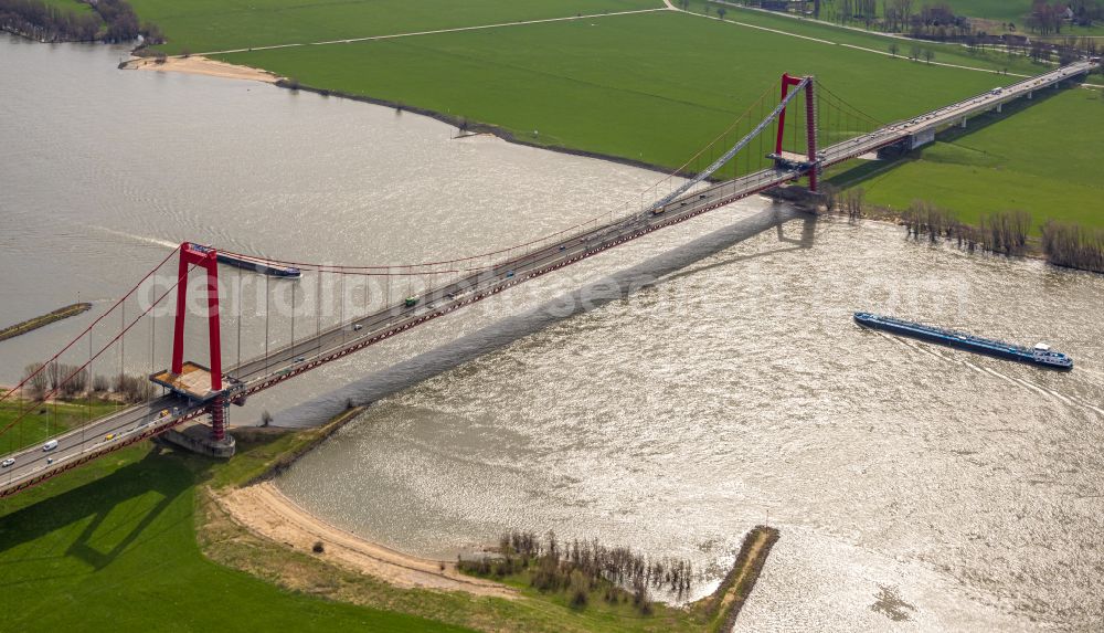 Aerial photograph Emmerich - Bridge structure Rhine bridge Emmerich on the Rhine River along the federal road B 220 in North Rhine-Westphalia