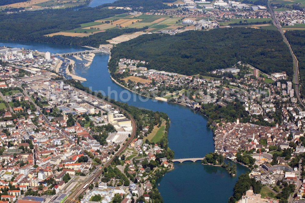 Aerial photograph Rheinfelden (Baden) - The river Rhine is border and separates the Badische Rheinfelden (left) from the Swiss Rheinfelden with its historic Old Town