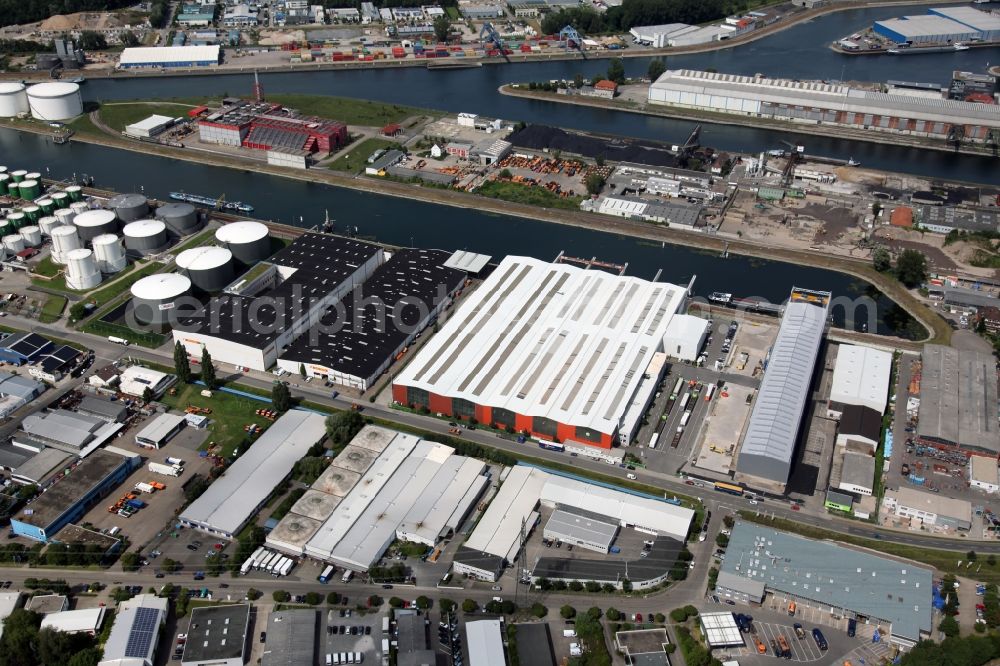 Karlsruhe from the bird's eye view: View of the harbor Rheinhafen, also called Stadthafen, on the middle Upper Rhine at Karlsruhe in Baden-Württemberg. In the industrial area around the harbor are among other things the steel trader Spaeter Carl Südwest Vertriebsgesellschaft mbH