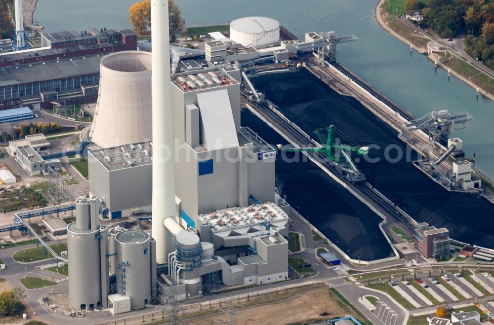 Aerial photograph Karlsruhe - View of the harbor Rheinhafen, also called Stadthafen, on the middle Upper Rhine at Karlsruhe in Baden-Wuerttemberg. In the industrial area around the harbor are among other things the steam power plant Rheinhafen-Dampfkraftwerk of the Energie Baden-Wuerttemberg