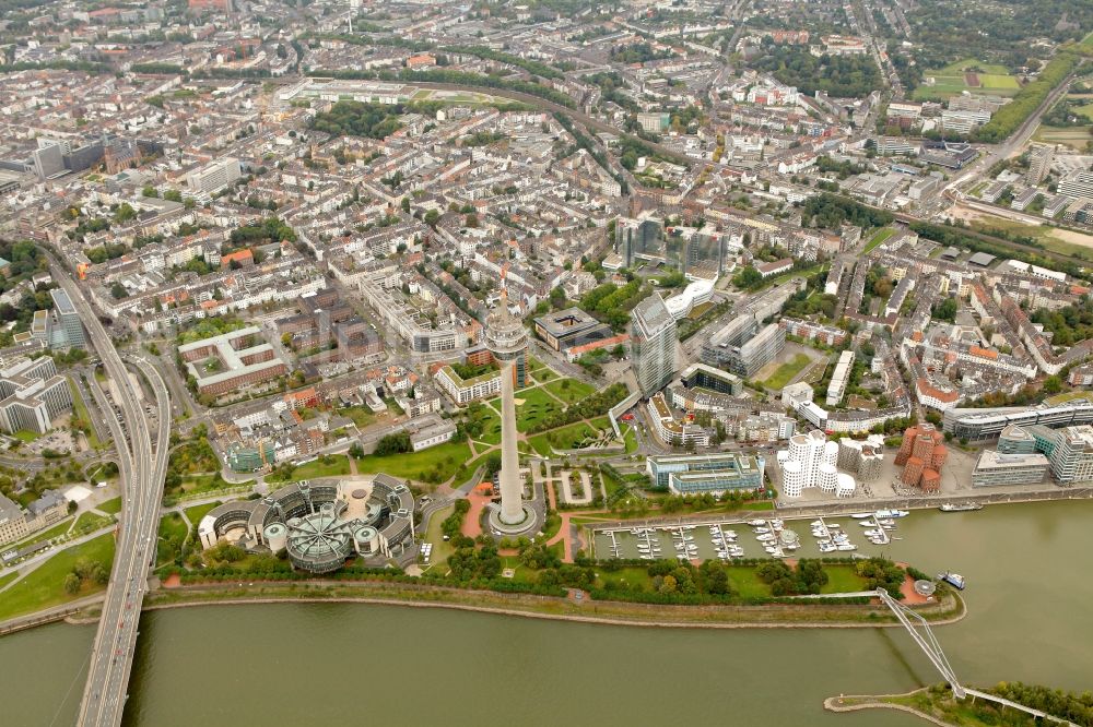 Aerial photograph Düsseldorf - View of the Rhinepark Bilk in Duesseldorf in the state North Rhine-Westphalia