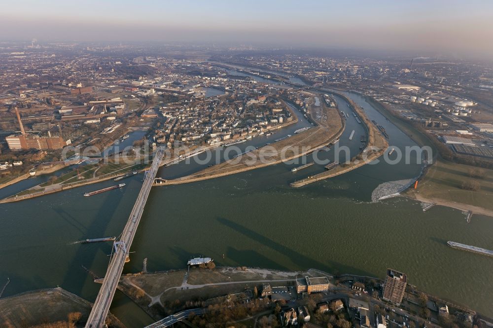 Duisburg from the bird's eye view: View of the course of the rhine in Duisburg in Nordrhein-Westfalen. In the center of the picture you can see the mouths of the Vinckekanal, the Hafenkanal and the Ruhr