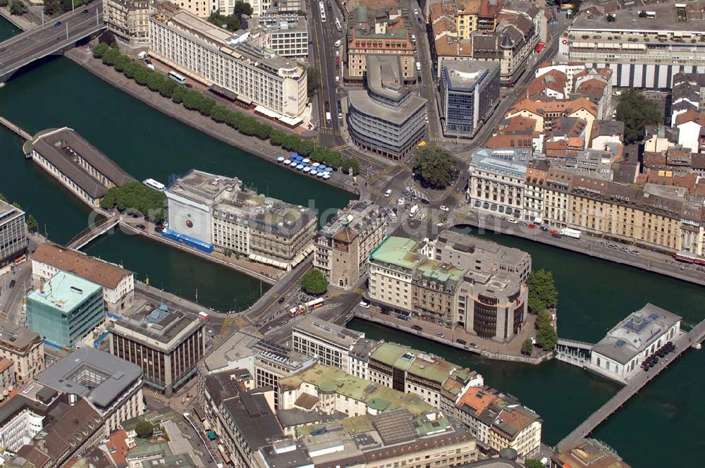 Aerial image GENF - Blick auf eine der Inseln in der Rhône (Quai de I'lle und Quai de Moulins). Die beiden Stadtteile werden durch die Verkehrsbrücke miteinan der verbunden. Geneva 2007/07/16 Isle at the Rhône (Quai de I'lle and Quai de Moulins). Both parts of the town are connected through the bridge.