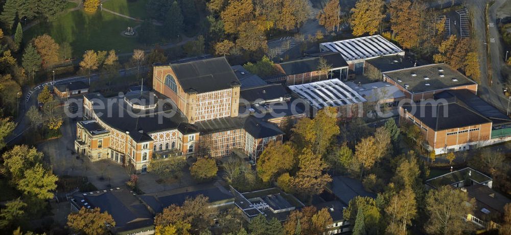 Aerial photograph Bayreuth - Das Richard-Wagner-Festspielhaus auf dem Grünen Hügel. In dem 1872 erbauten Haus finden seit 1876 regelmäßig die Bayreuther Festspiele statt. Das Richard Wagner Festival Theatre on the Green Hill.