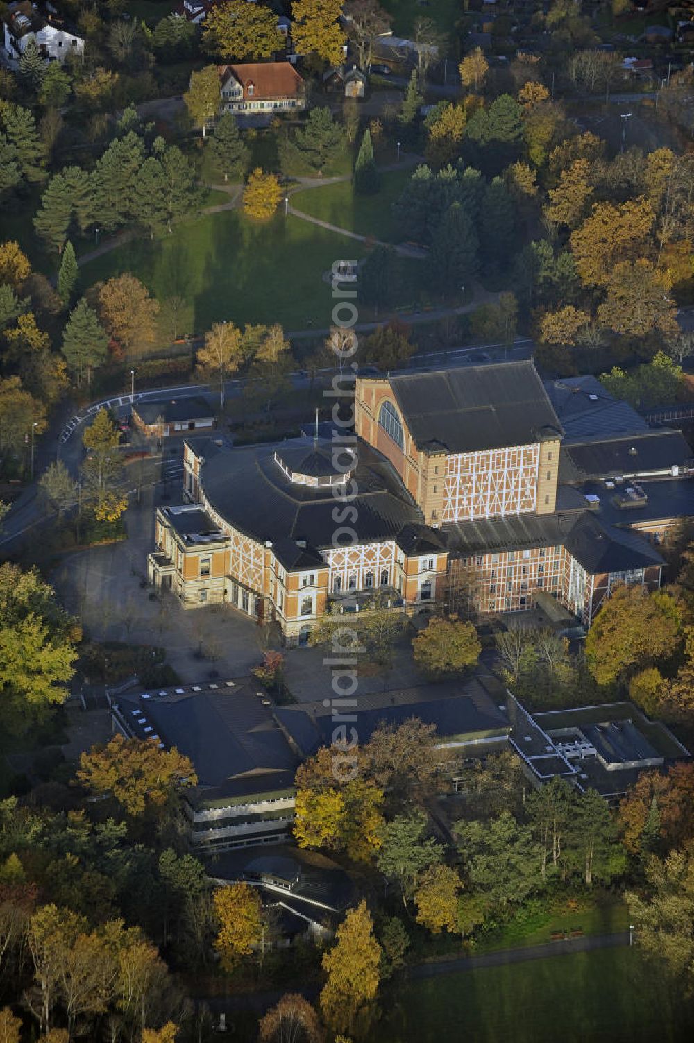 Bayreuth from the bird's eye view: Das Richard-Wagner-Festspielhaus auf dem Grünen Hügel. In dem 1872 erbauten Haus finden seit 1876 regelmäßig die Bayreuther Festspiele statt. Das Richard Wagner Festival Theatre on the Green Hill.