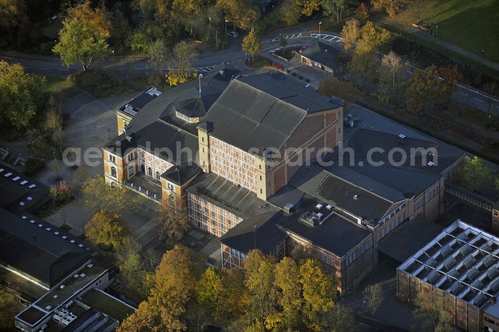 Bayreuth from above - Das Richard-Wagner-Festspielhaus auf dem Grünen Hügel. In dem 1872 erbauten Haus finden seit 1876 regelmäßig die Bayreuther Festspiele statt. Das Richard Wagner Festival Theatre on the Green Hill.